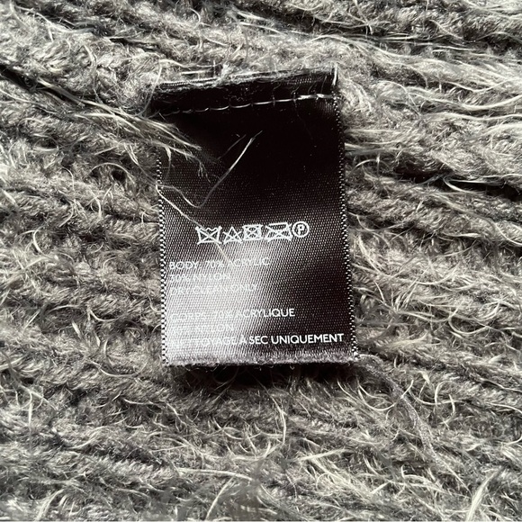 LOVE culture fuzzy grey long sleeve crew neck sweater M - Picture 5 of 5